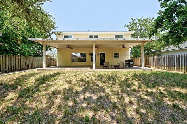 Building Photo - 252 Fall Creek Dr