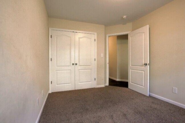 Building Photo - 992-D S Ash Ridge Dr