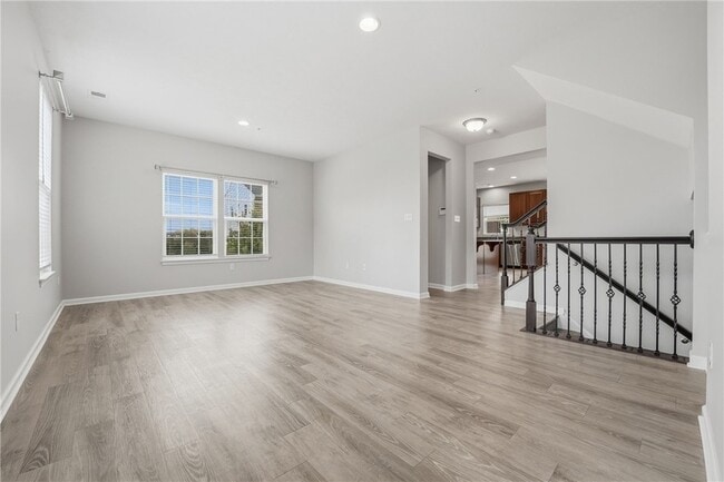 Building Photo - 202 Pointe View Dr