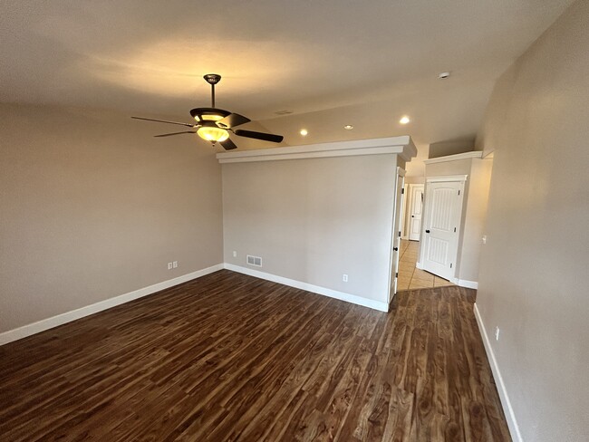 Building Photo - 1432 Falcon Dr