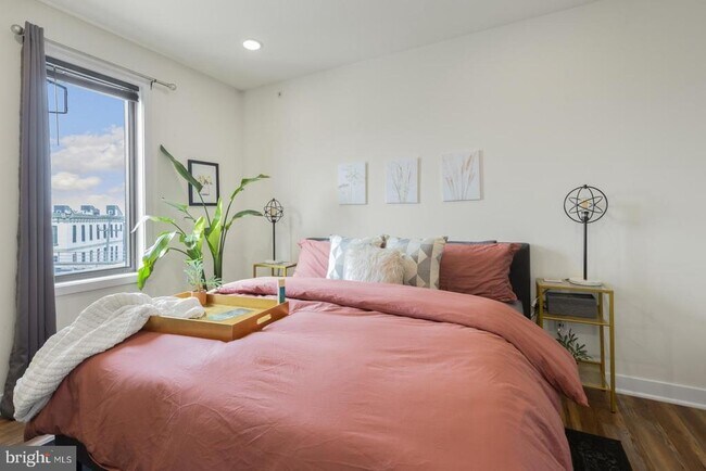 Building Photo - 2411 Kensington Ave