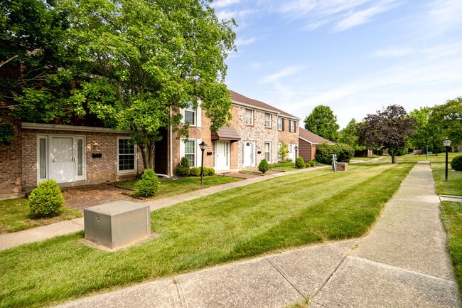 Building Photo - 2215 Barclay Ct