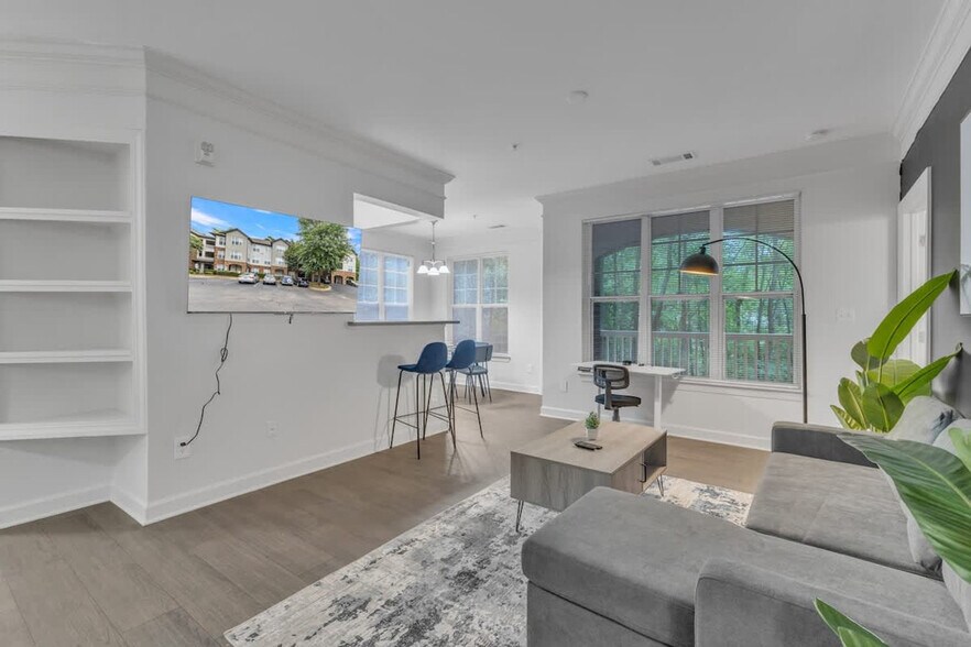 Building Photo - 1803 Brisbane Woods Way