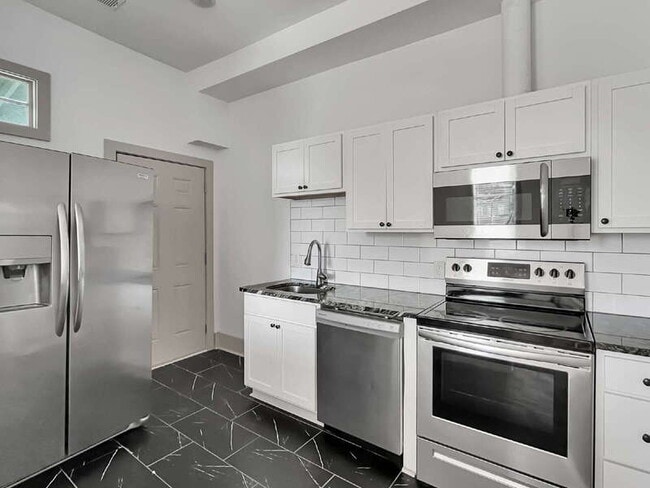 Building Photo - 312 W 42nd St