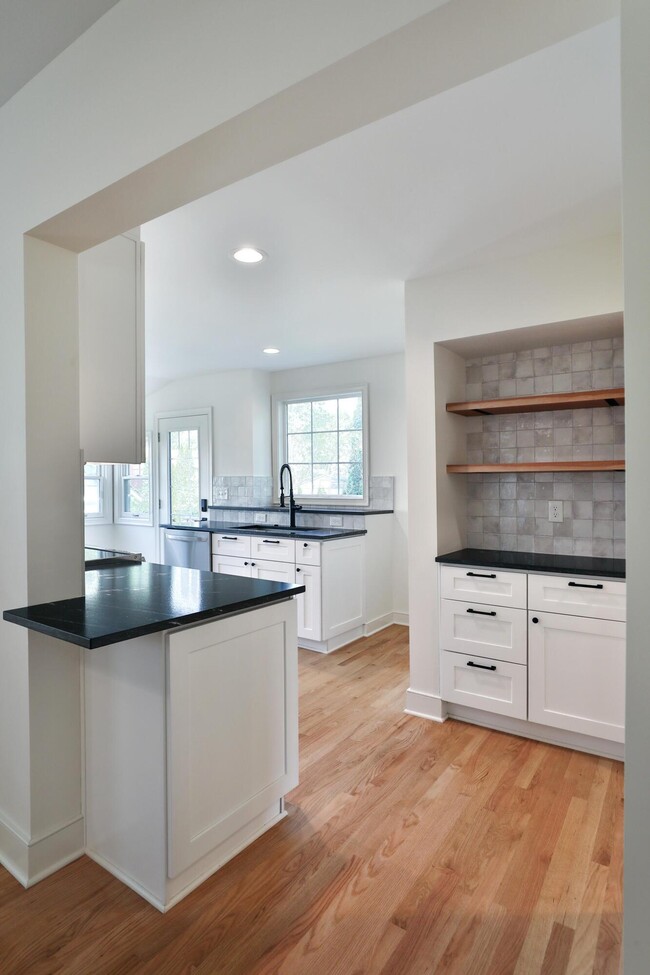 Building Photo - 125 S Knox St