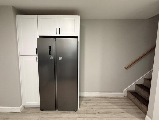 Building Photo - 25 Denison St