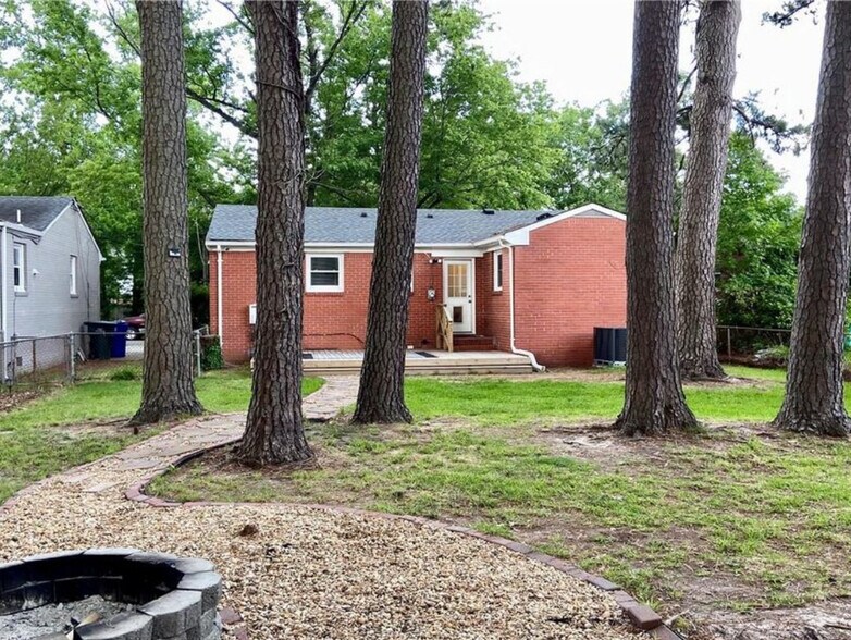Building Photo - 6429 Tuttle Ave