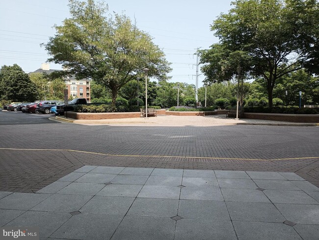 Building Photo - 11800 Sunset Hills Rd