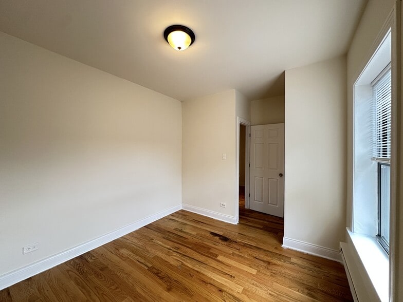 Building Photo - 755 W Cornelia Ave