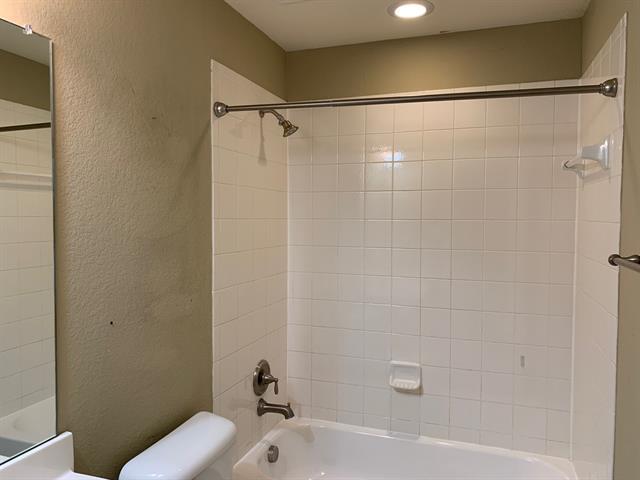 Building Photo - 1017 Somerset Cir