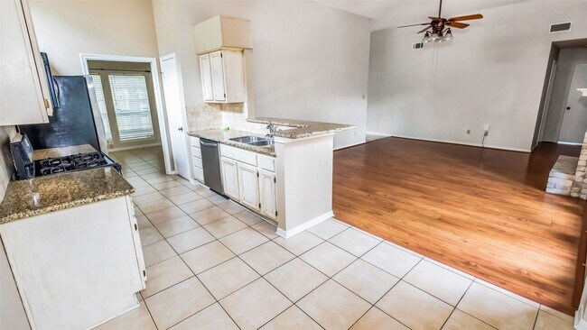 Building Photo - 171 E Pathfinders Cir