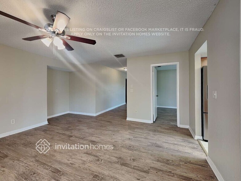Building Photo - 1030 Oakwood Dr