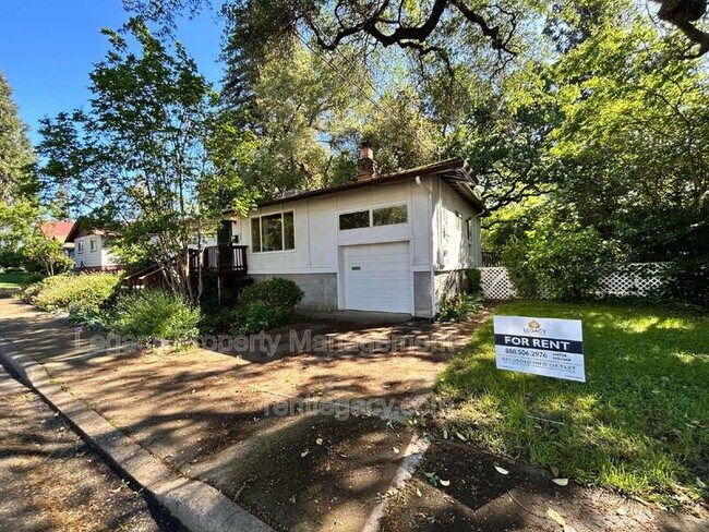 Building Photo - 209 Willow Ave