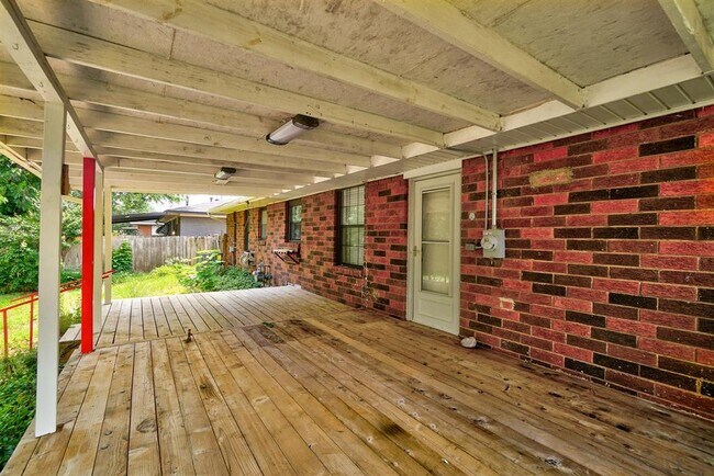 Building Photo - 817 Stahl Dr
