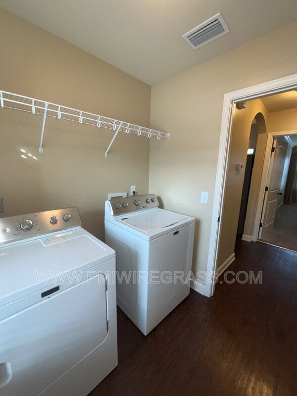 Building Photo - 229 Lace Dr