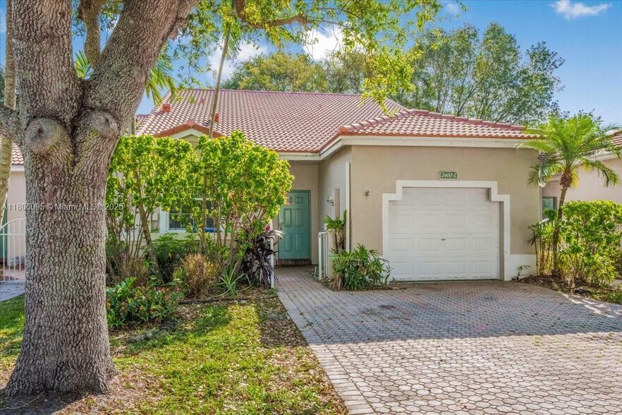 Primary Photo - 2400 E Aragon Blvd