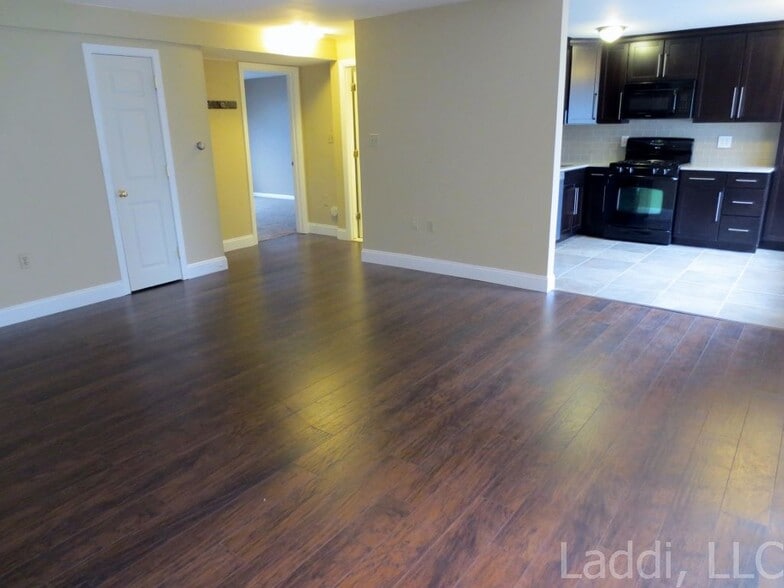 Open Concept Livingroom - 5 Fernview Ave