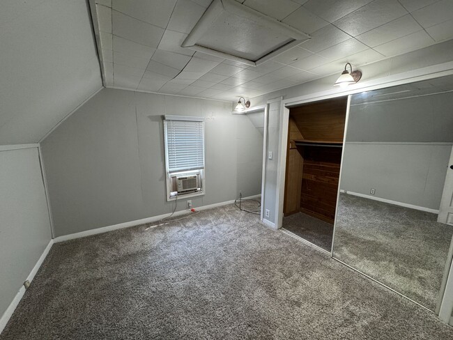 Building Photo - Charming 3-Bedroom Home with Outdoor Space