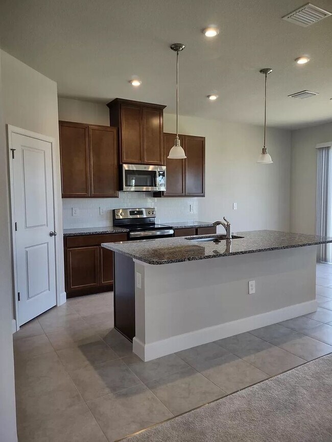 Building Photo - Preleasing Special $250 off first month!