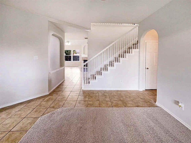 Building Photo - 1207 Whitecreek Dr