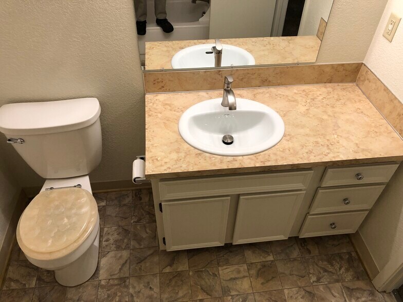 Building Photo - 583 Amanita St