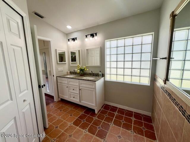 Building Photo - 8045 Bracken Ln