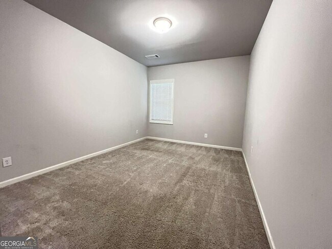 Building Photo - 4675 Silver Oak Dr SW