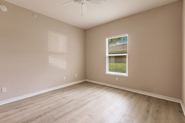 Building Photo - 27500 Palmesta Circle