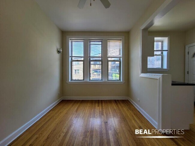 Building Photo - 1 bedroom in CHICAGO IL 60657