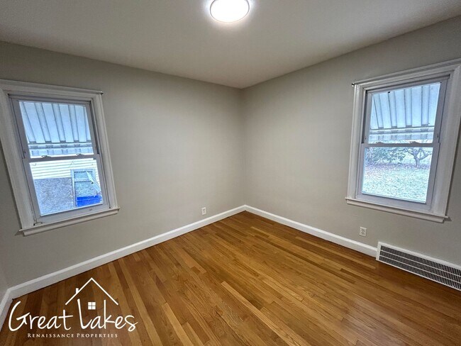 Building Photo - Lovely 3 Bedroom 2 Bathroom now available for rent!