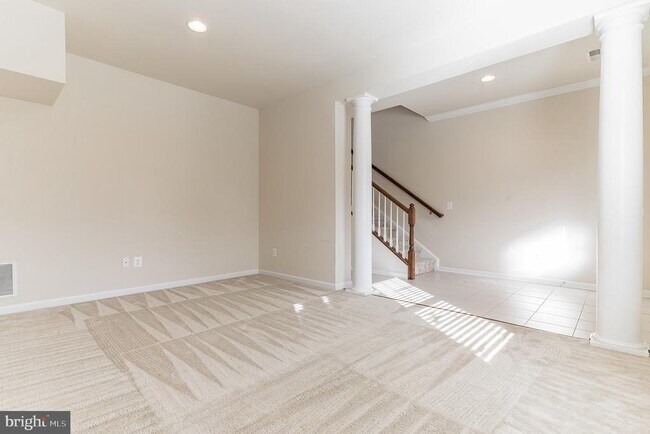 Building Photo - 25621 Pleasant Valley Rd