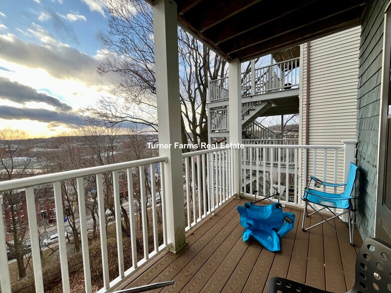 Building Photo - 47 Beech Glen St