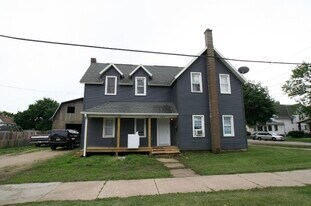 Building Photo - 321 W Racine St