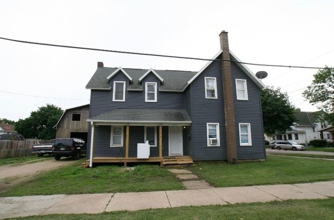 Building Photo - 321 W Racine St