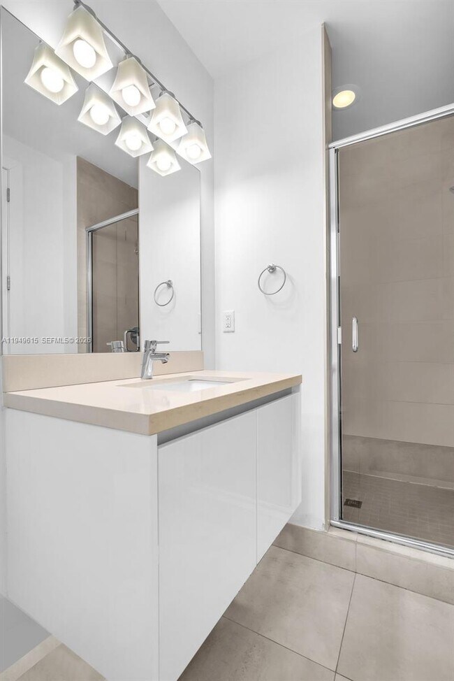 Building Photo - 7457 NW 101 Ave