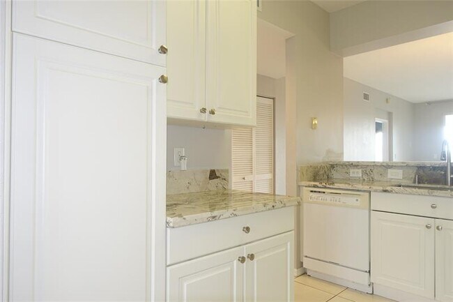 Building Photo - 7755 Yardley Dr