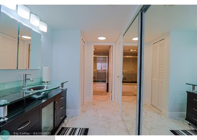 Building Photo - 3500 Galt Ocean Dr