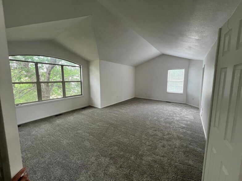 Building Photo - 5747 W 81st Pl