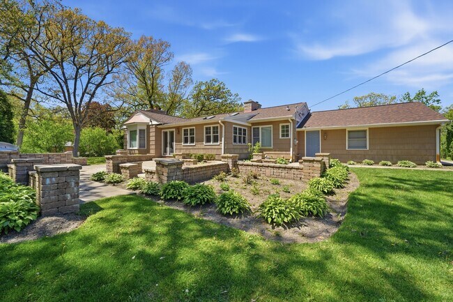 Building Photo - 29 Brookdale Ln