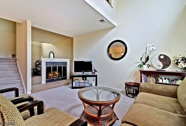 Building Photo - 62 Bentley Ct