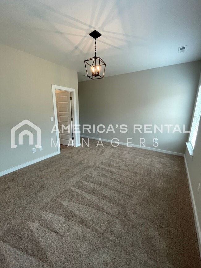 Building Photo - Available Now!! PRICE REDUCTION*** SIGN A ...