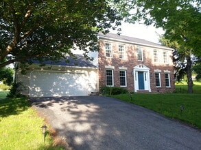 Building Photo - 10108 Rope Maker Dr