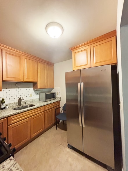 Kitchen 2-2 - 10 Juniper St