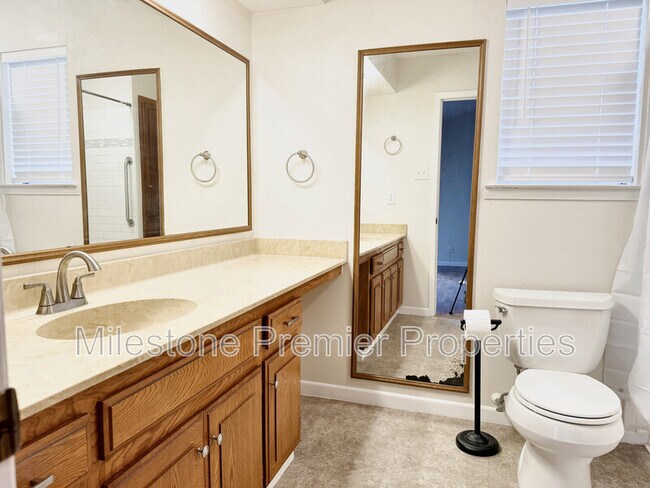 Building Photo - 2110 Oak Creek Cir