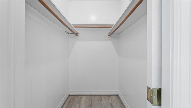 Building Photo - 9502 Rolling Oaks