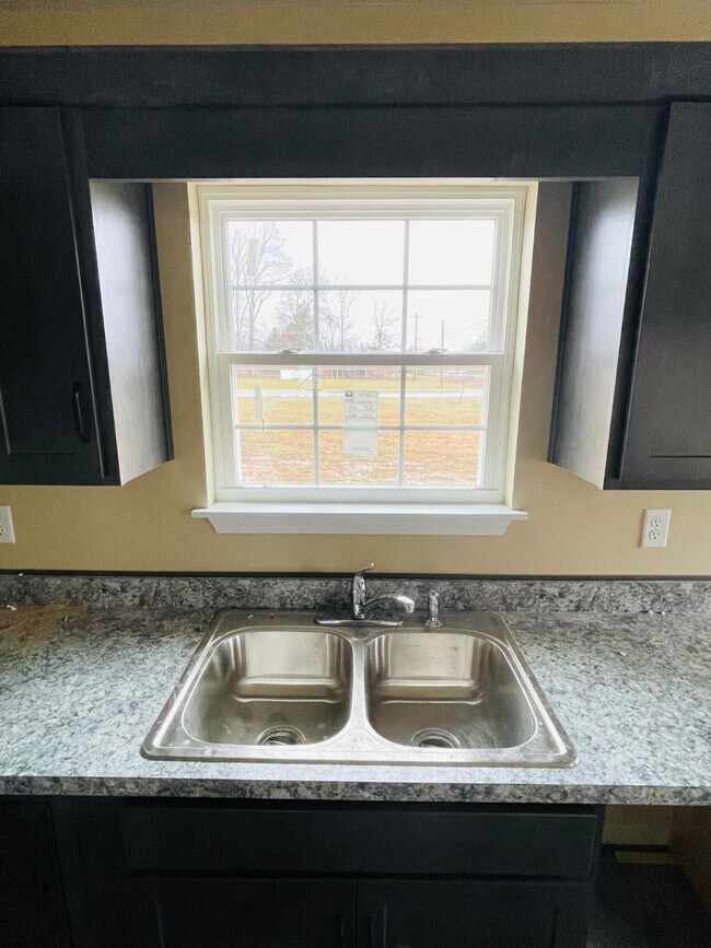 Building Photo - 106 Diane Ct