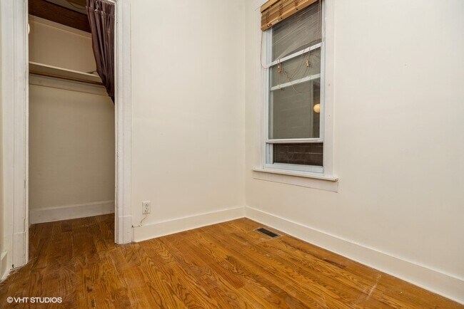 Building Photo - 2248 N Southport Ave