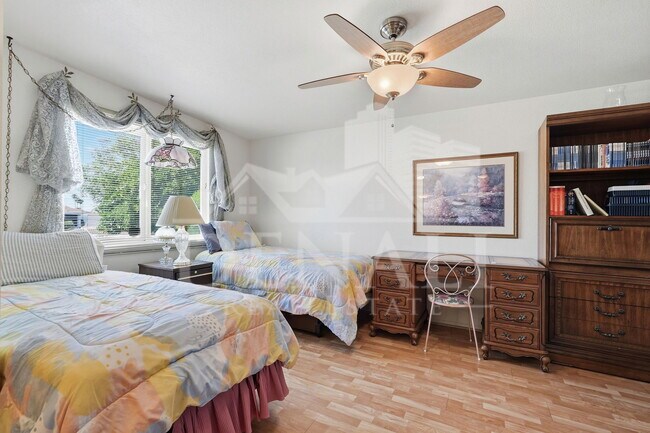 Building Photo - 9807 W Mockingbird Dr