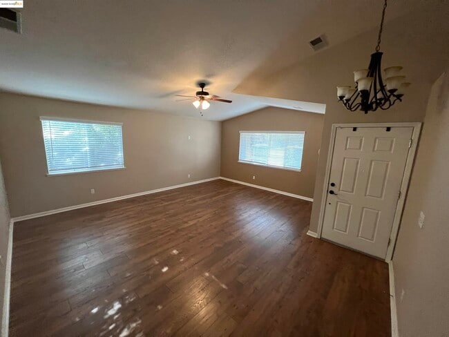 Building Photo - 1511 Coventry Dr