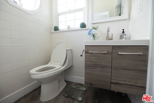 Building Photo - 19119 Sylvan St